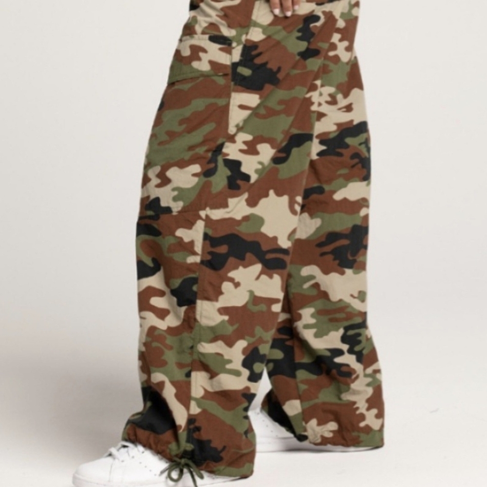 Tinseltown Camo Wide Leg Relaxed Fit Cargo Parachute Pants Size Large - Picture 4 of 16